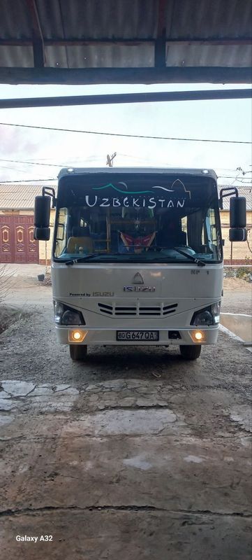 Isuzu avtobus sotiladi 2012 yil