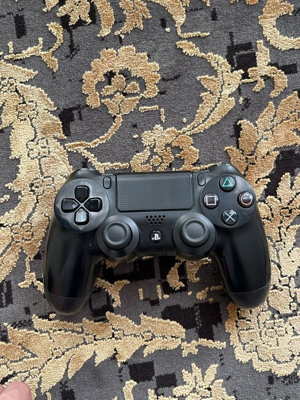 Оригинал джойстик для PS4 в отличном состоянии Оригинал джойстик для PS4 в отличном состоянии