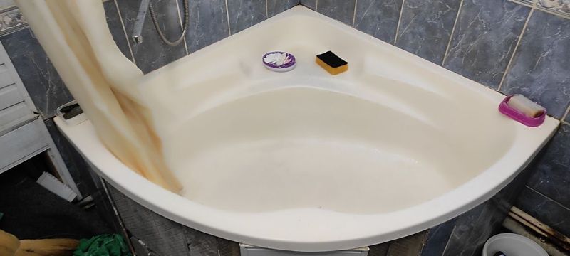 Vanna keramica, holati A'lo. Vanna keramica, holati A'lo.