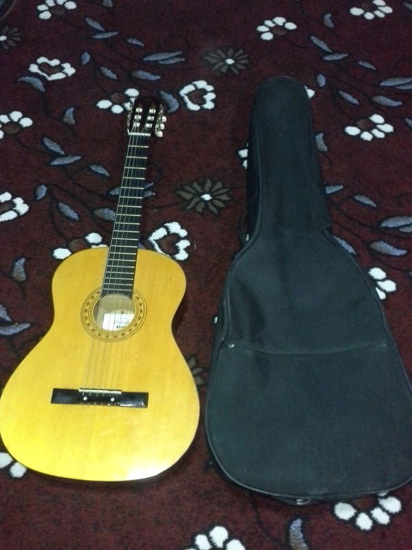 Gitara sotiladi B/U