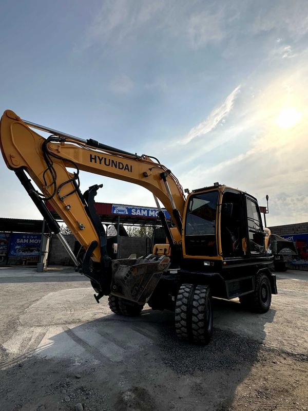 Ekskavator sotiladi Hyundai 140talik