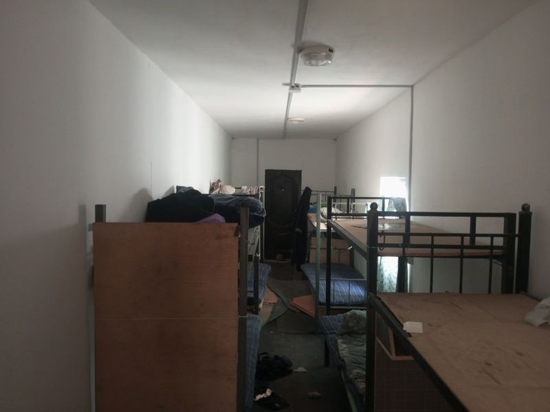 Konteyner sotiladi krovati bilan Konteyner sotiladi krovati bilan