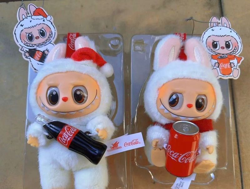 Лабубу! ЛЮКС КОПИЯ Labubu! Серия Coca Cola! Лабубу! ЛЮКС КОПИЯ Labubu! Серия Coca Cola!