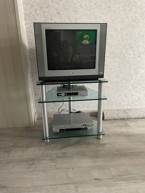 Продам Lg Flatron TV, Panasonic VHS, тюнер и подставка