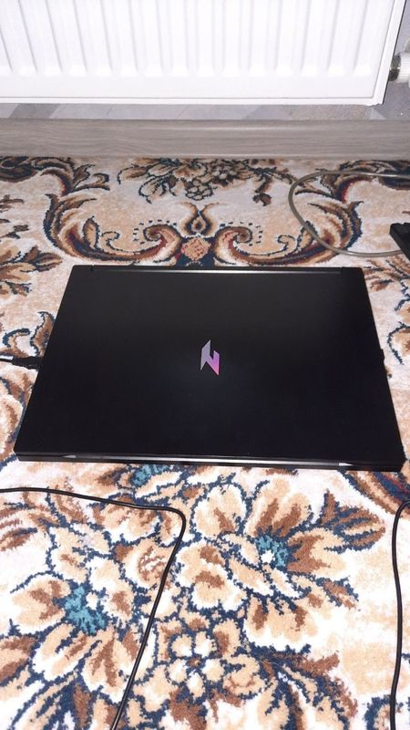 Noutbuk acer niro v16