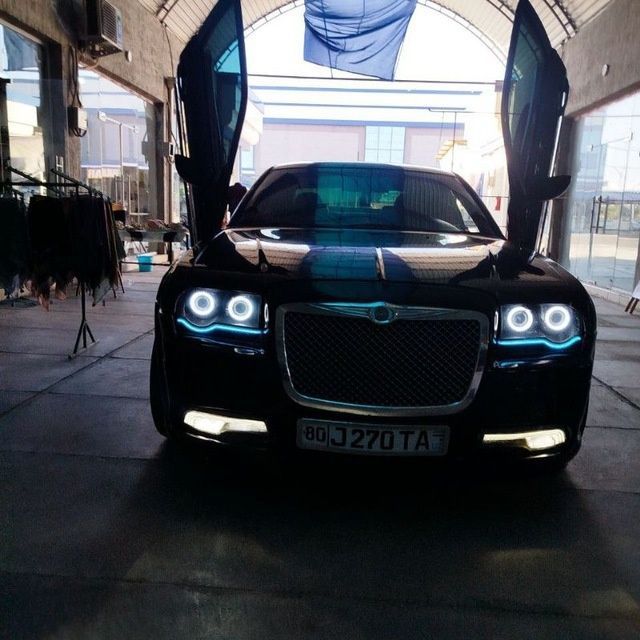Крайслер-300. Американская авто люкс. Крайслер-300. Американская авто люкс.