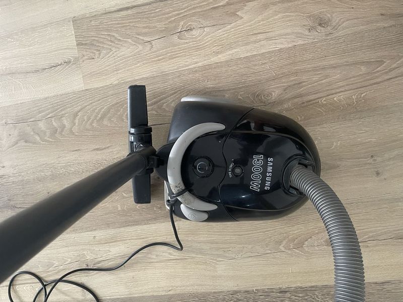 СРОЧНА СОТИЛАДИ 1300w самсунг СРОЧНА СОТИЛАДИ 1300w самсунг