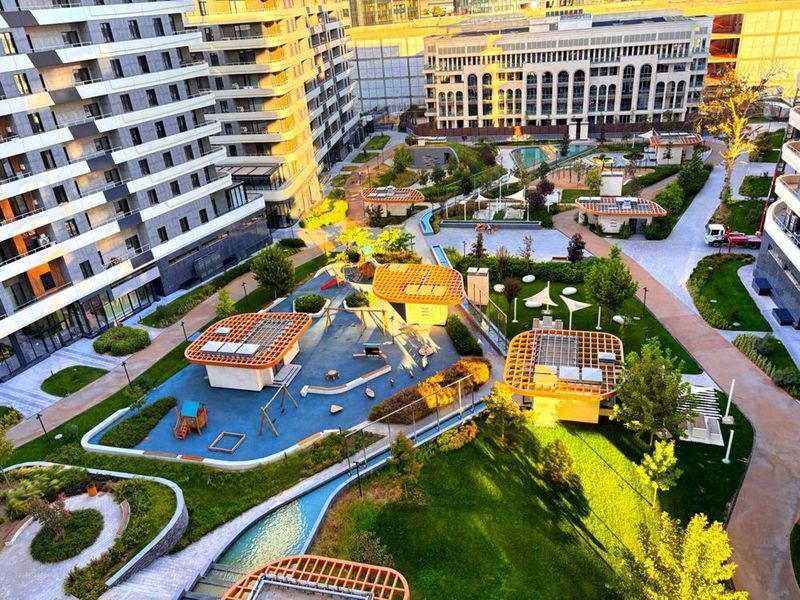 Квартира Infinity 3х-комнатная квартира,коробка,первая линия к дороге Квартира Infinity 3х-комнатная квартира,коробка,первая линия к дороге