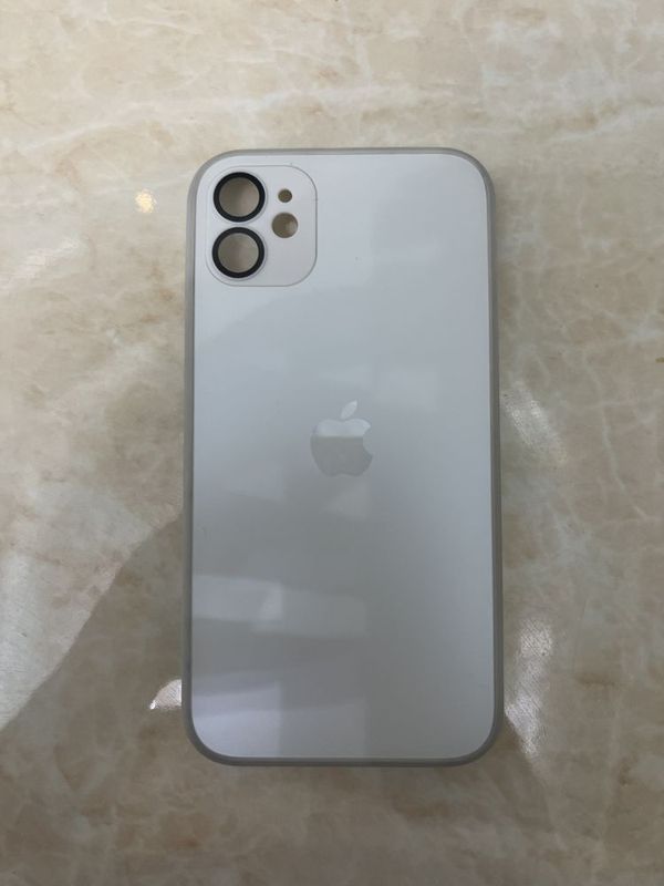 Iphone 11ga chehol va Iphone 13ga ohirgi 2tasi