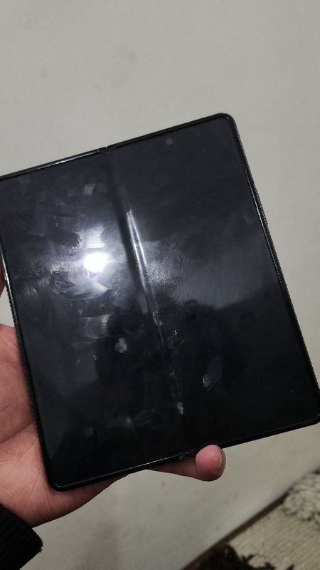 Samsung galaxy fold 4 Xotira: 12/512 Xolati: 10/9 korpusda bita 2 ta Samsung galaxy fold 4 Xotira: 12/512 Xolati: 10/9 korpusda bita 2 ta