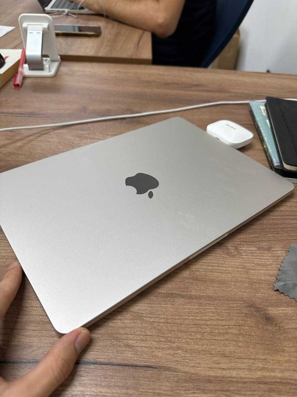 Macbook air m2 13inc 8/256 GB Macbook air m2 13inc 8/256 GB