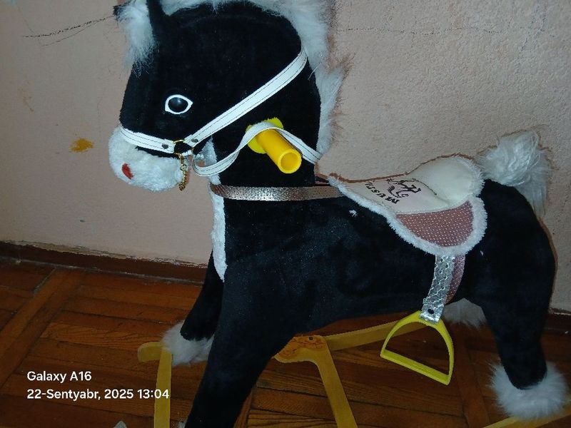 Bolalar uchun o'yinchoq ot