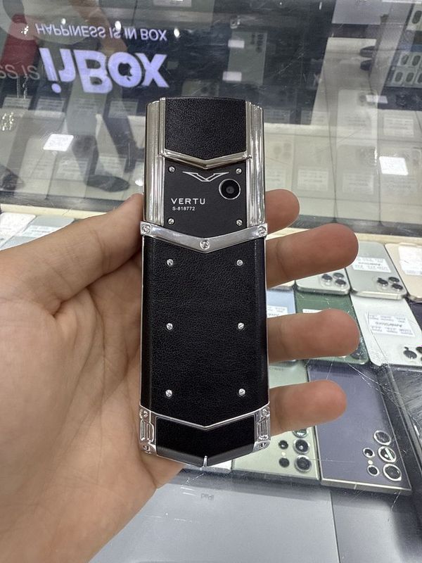Vertu 2 kun ishlatilgan yengi Vertu 2 kun ishlatilgan yengi