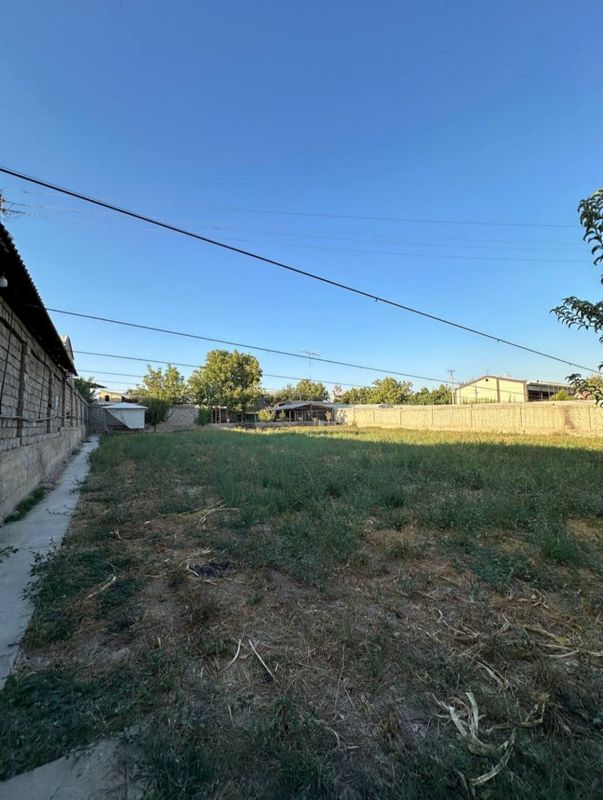 Yunsobod zenitan 1 km kirganda hasanboyda yer sotiladi 19sutu