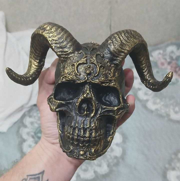 череп из скульптурного камня!