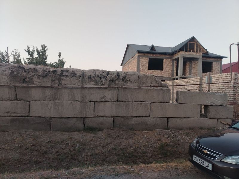 Yer maydoni sotiladi Yer maydoni sotiladi