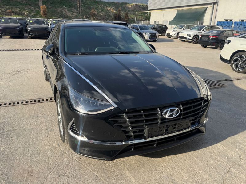 Продам Hyundai Sonata 2020 год 2.0 мотор 2 позиция 38900 км пробег!