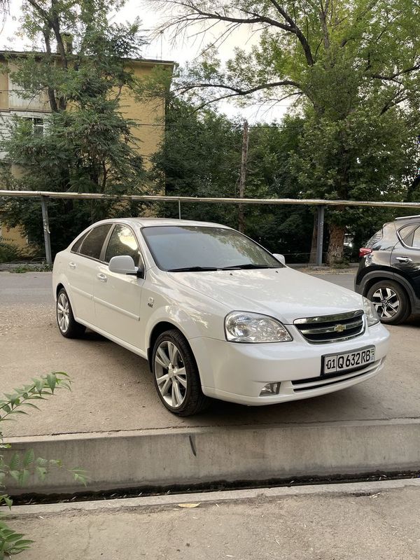 Lasetti 1.6 avtomat 2012 holati zor 165 000 yurgan shumka bogan Lasetti 1.6 avtomat 2012 holati zor 165 000 yurgan shumka bogan