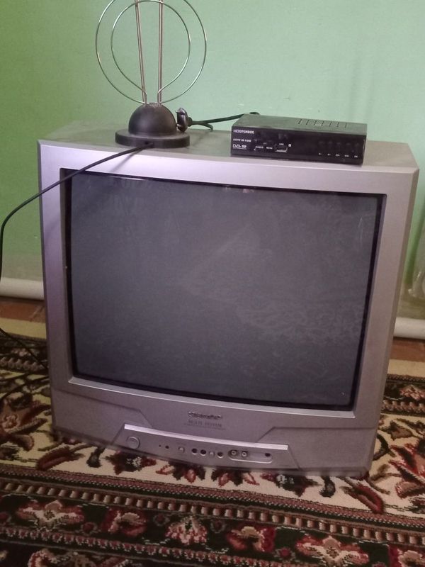 Televizor sotiladi Televizor sotiladi