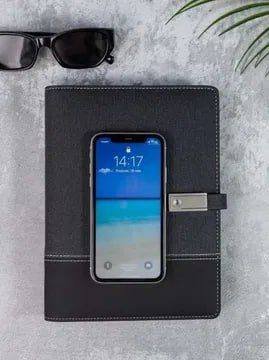 Ежедневник с Powerbank 8000mAh и флешкой 8GB Ежедневник с Powerbank 8000mAh и флешкой 8GB