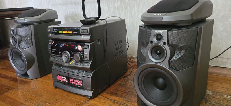 Sony GR 8 музыкальный центр Sony GR 8 музыкальный центр