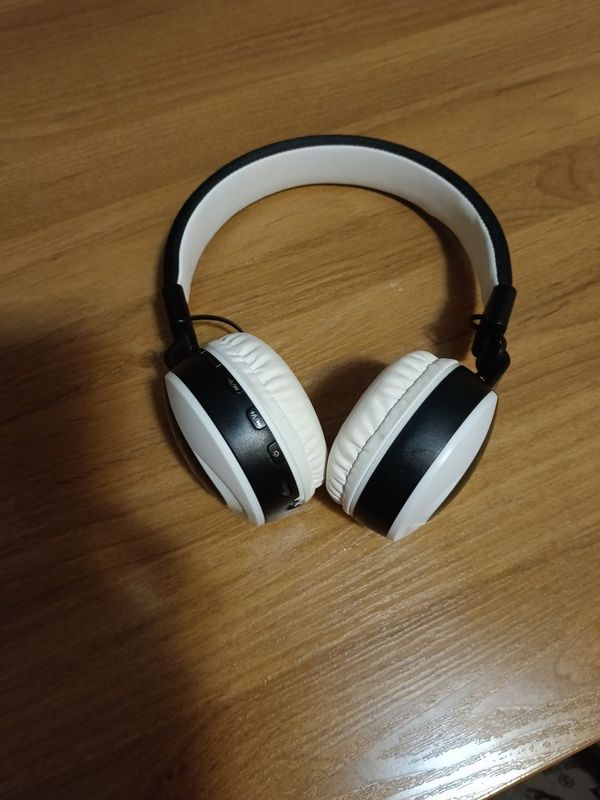 наушники JBL в отличном состоянии