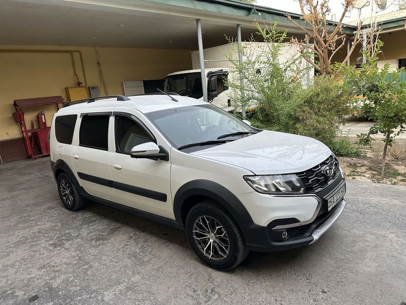 Lada largus cross Lada largus cross