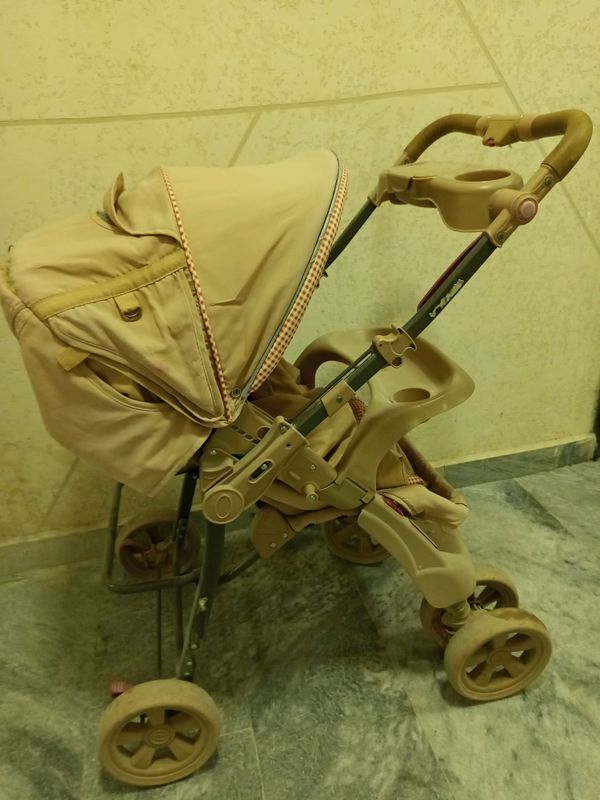 Kolyaska sotiladi Kolyaska sotiladi