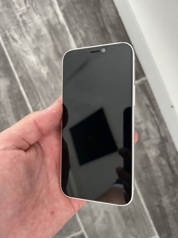 Iphone 12 mini sotiladi obmen ham samsung yoki iphone