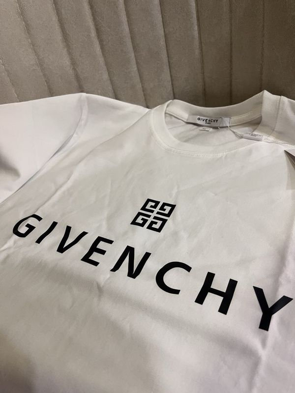 Givenchy Yengi Sotiladi Givenchy Yengi Sotiladi