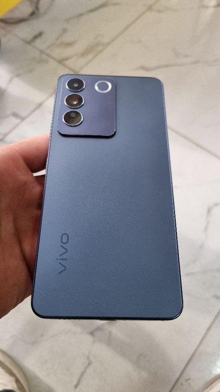 Vivo v27e xolati yaxshi 8/256 gb telefon plavni ishladi