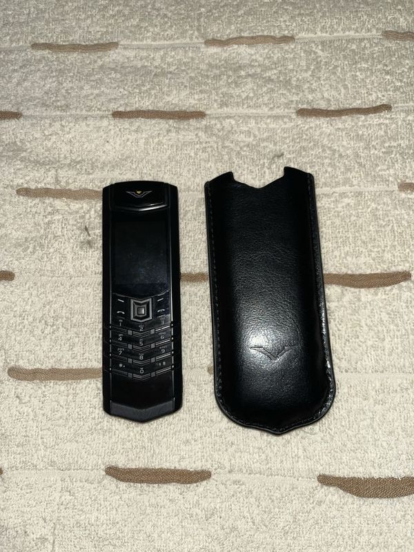 Срочно продаёться Vertu в идеальном состояний Срочно продаёться Vertu в идеальном состояний