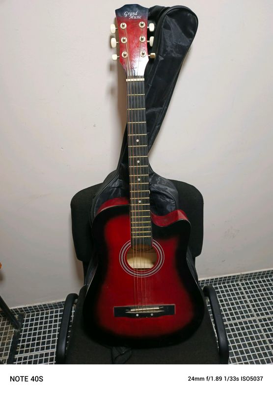 gitara chiholi bilan sotiladi gitara chiholi bilan sotiladi