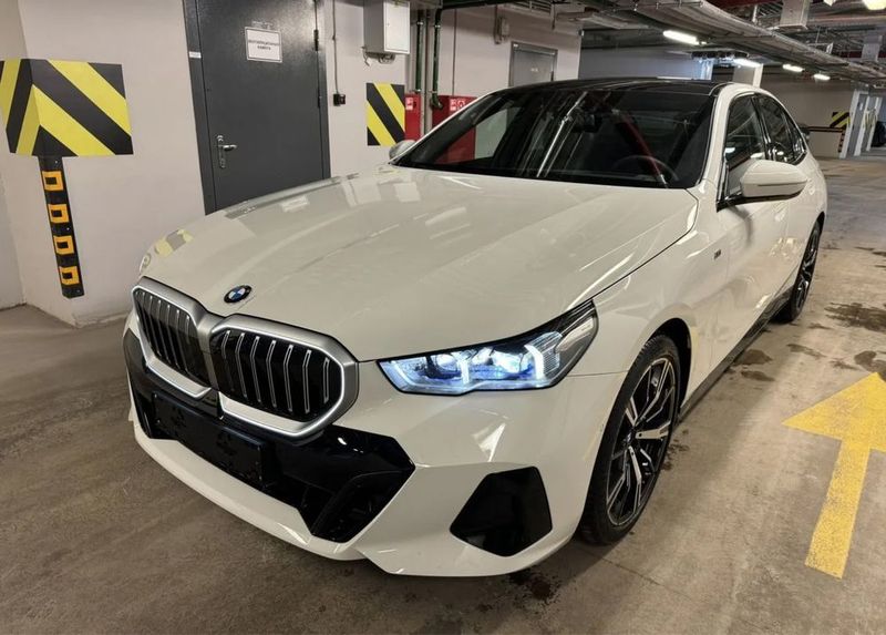 BMW M5 G90. BMW i5 G60 BMW M5 G90. BMW i5 G60