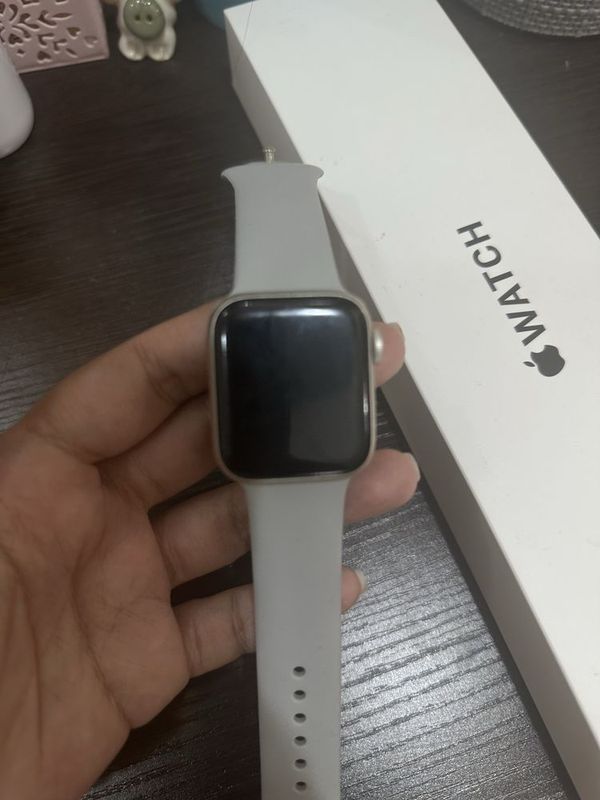 Продаю ! Iwatch SE в цвете Gold Продаю ! Iwatch SE в цвете Gold