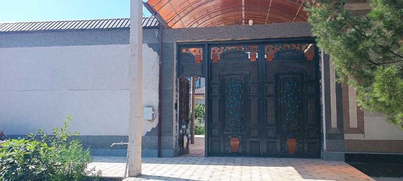 Ховли сотилади, 2 этажли евро ремонт Ховли сотилади, 2 этажли евро ремонт