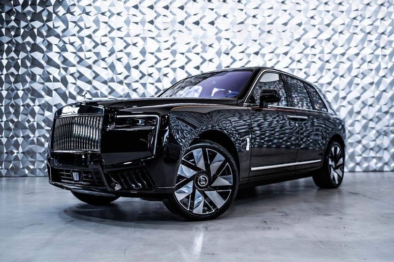 Rolls-Royce Cullinan Rolls-Royce Cullinan