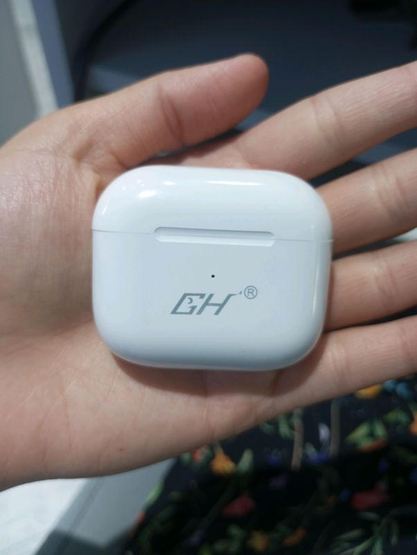 yengi airpods 100.000 som