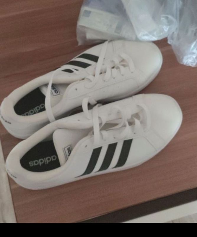 Продам кроссовки ADIDAS -ORIGINAL, новые размер 43.