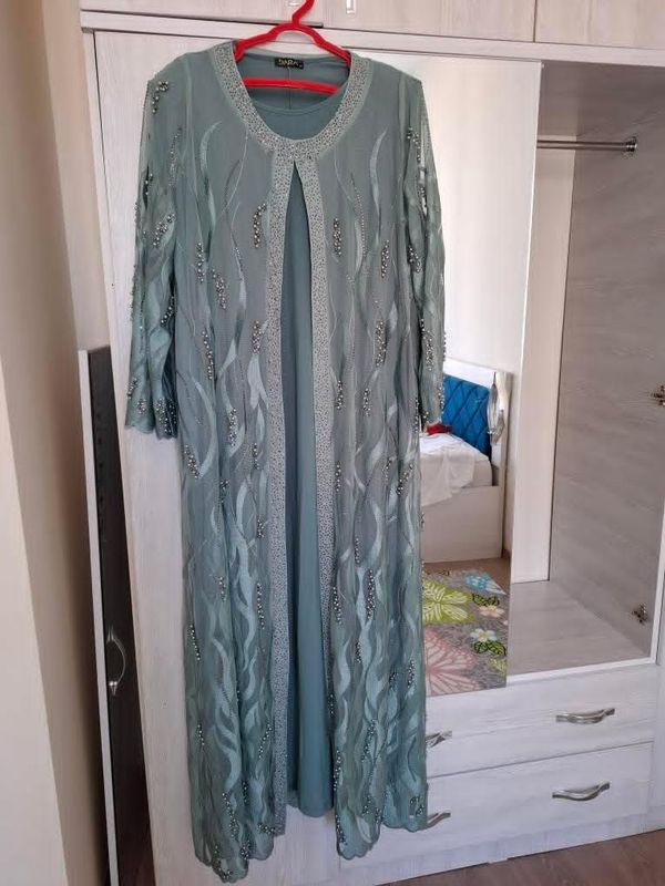 Turitiskiy abaya. oqshom libosi onalar uchun.
