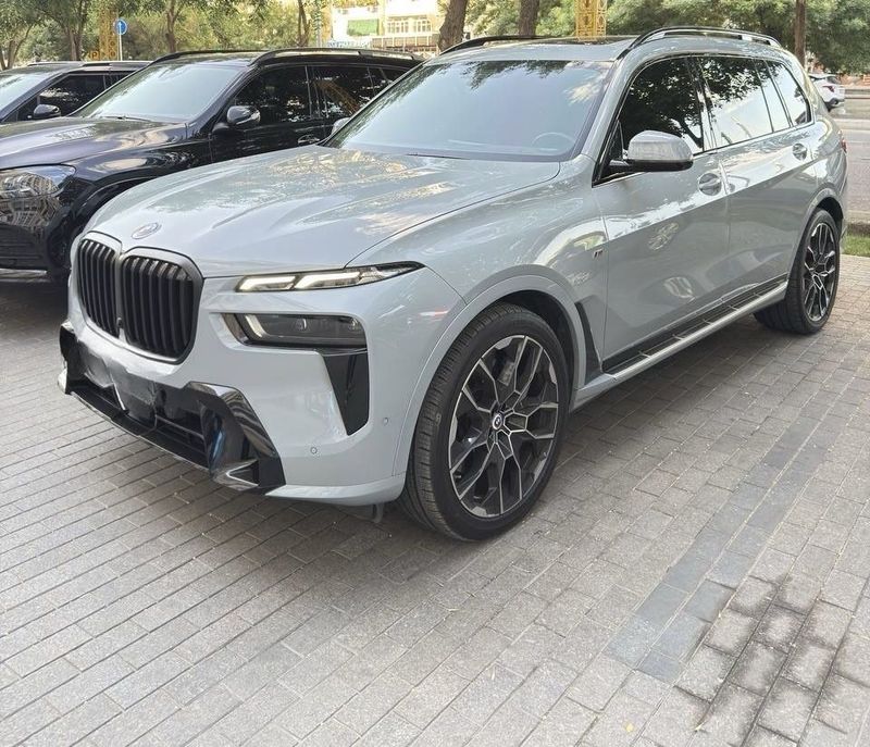 BMW X7 Xdrive 40 i 2023 год
