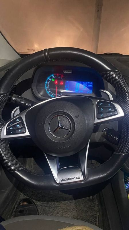Mersedes AMG rul sotiladi. Mersedes AMG rul sotiladi.