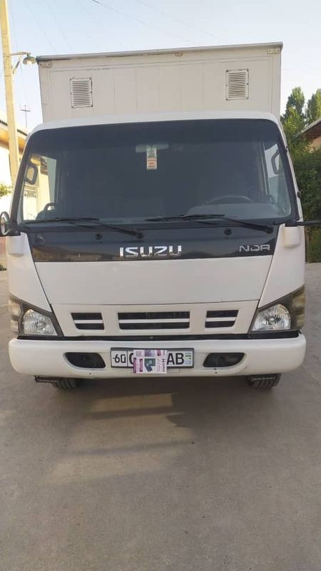 Isuzu NQR 71 PL 2012 yil Isuzu NQR 71 PL 2012 yil
