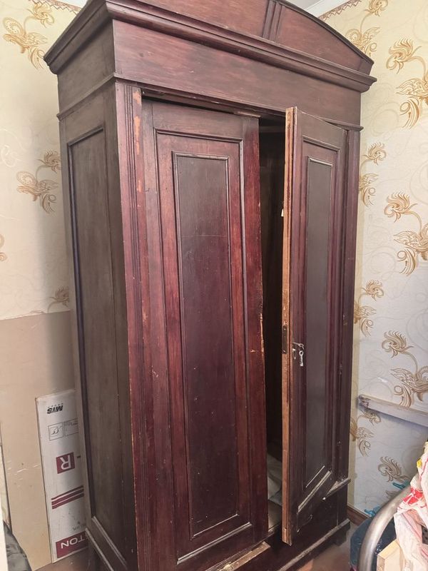Продаётся стариный шкаф