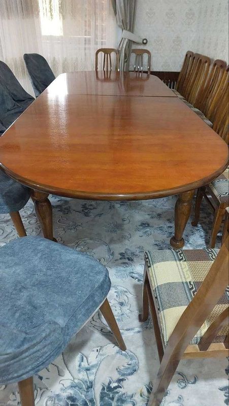 Продается срочно стол со стульями Продается срочно стол со стульями