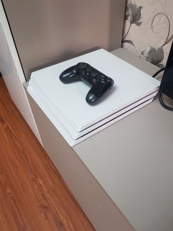 PS4 pro белого цвета 1 TB PS4 pro белого цвета 1 TB