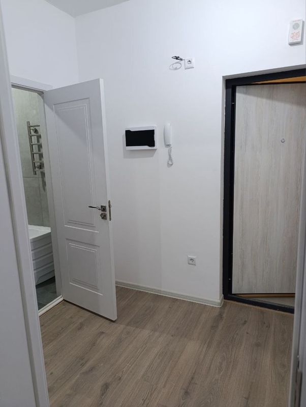 Сдаётся в аренду 1 комнатная квартира на Узбуме,от Golden House.Пустая