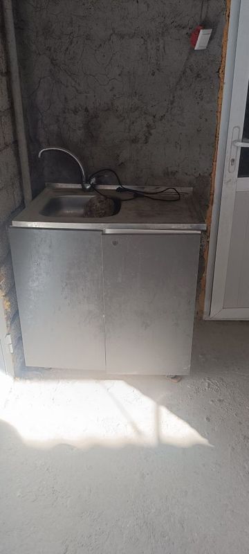 Kuxinni mebel rakvina simisitili bilan sotiladi Kuxinni mebel rakvina simisitili bilan sotiladi
