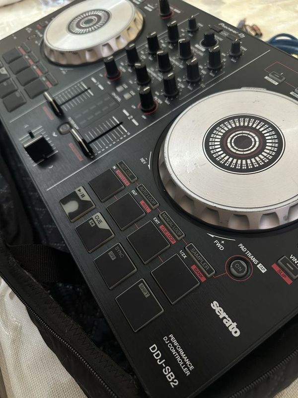 Pioneer DDJ-SB2 в идеальном состоянии Pioneer DDJ-SB2 в идеальном состоянии