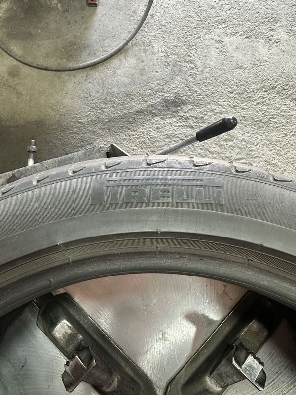 Sotiladi 1ta balon Pirelli 2020 yili 205/50/R17 yaxshi holatda Sotiladi 1ta balon Pirelli 2020 yili 205/50/R17 yaxshi holatda